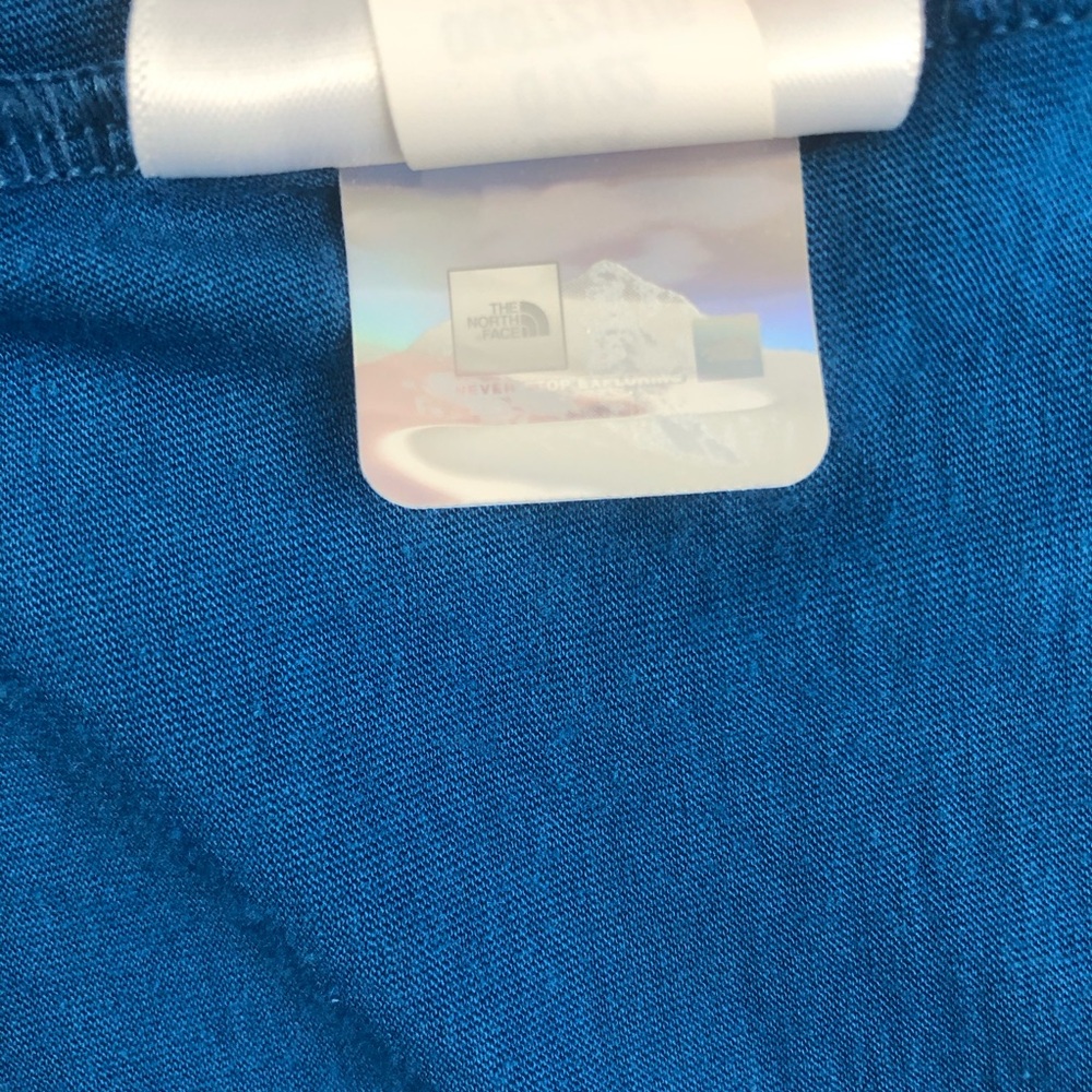 The North Face Women’s Graphic Tee - Picture 10 of 11